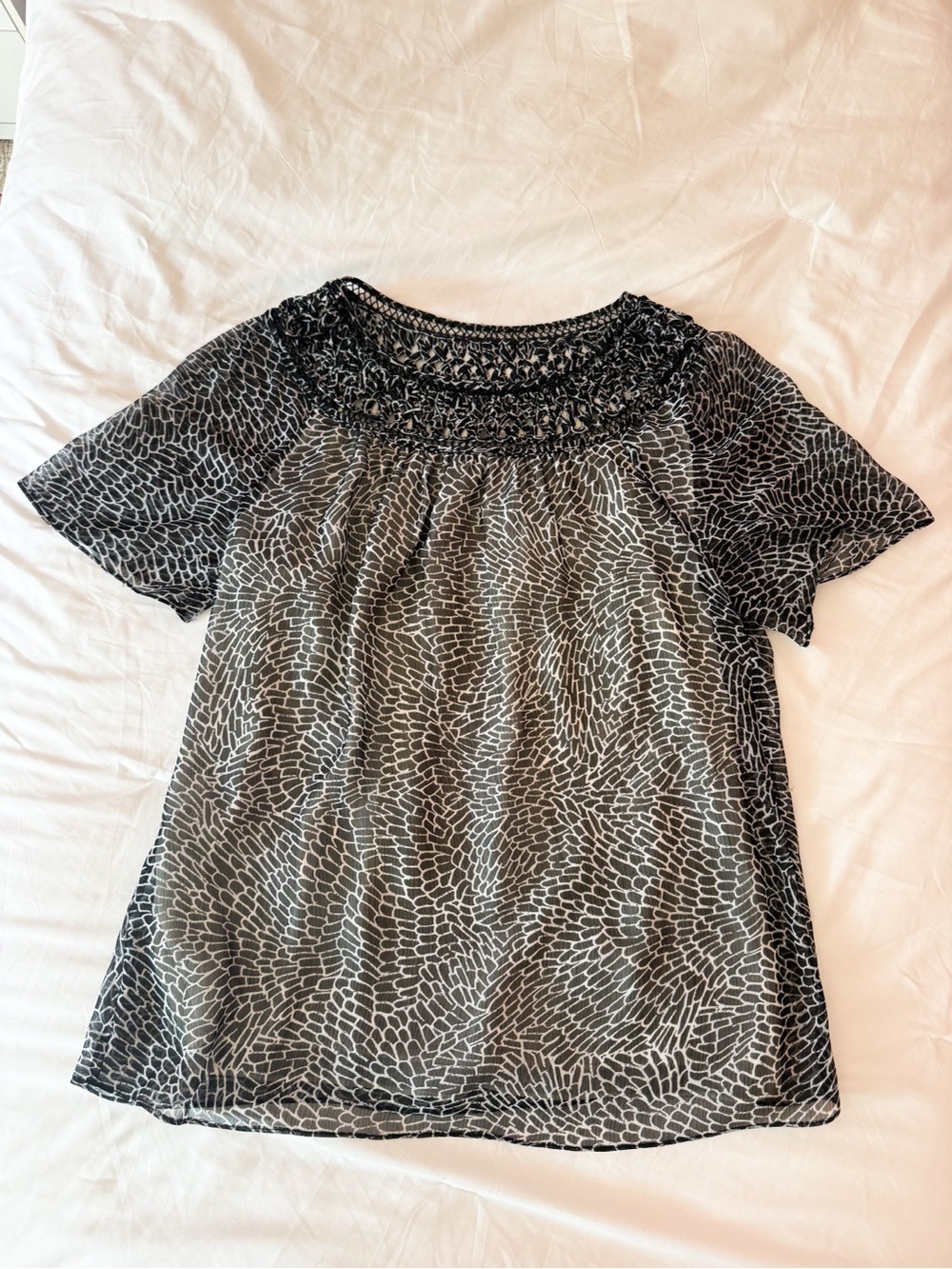 Coldwater Creek Black and White Crochet Neck Blouse Size Medium 10-12